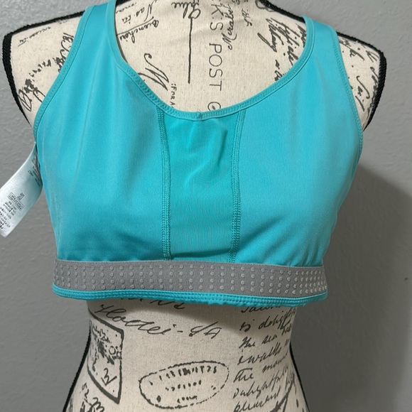 Like new women’s Patagonia sport bra, turquoise color size Xl in great condition - Picture 8 of 9